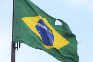 BandeiraBrasileira-Rasgada-PracaDosTresPoderes-8-1-1200x675-1