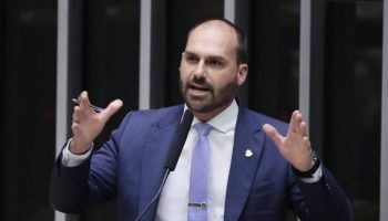 Eduardo-Bolsonaro-plenario-mai2024-848x477