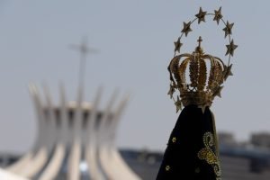Fieis-se-reunem-nesta-quarta-feira-para-a-festa-de-Nossa-Senhora-Aparecida-na-esplanada-dos-ministerios-13