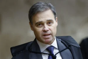 GilmarMendes-CarmenLucia-DiasToffoli-Luiz-Fux-AlexandreDeMoraes-NunesMarques-AndreMendonca-CristianoZanin-STF-22-1200x675-1