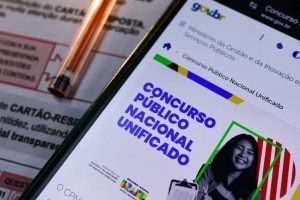 Imagem-ilustrativa-concurso-Nacional-Unificado-CNU-provas-MetroCC81poles-11-e1738757426995