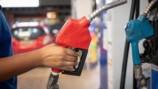 Postos-de-etanol-gasolina-e-diesel.-Combustiveis-ficarao-mais-caros-a-partir-de-1o-de-fevereiro-de-2025-Metropoles-3-scaled-1
