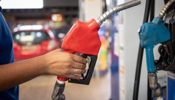 Postos-de-etanol-gasolina-e-diesel.-Combustiveis-ficarao-mais-caros-a-partir-de-1o-de-fevereiro-de-2025-Metropoles-3-scaled-1