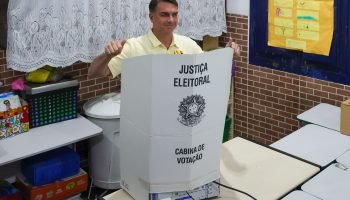 Flávio Bolsonato vota no Rio de Janeiro