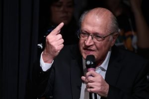alckmin-e-oficializado-como-vice-na-chapa-de-lula-em-convencao-do-psb-metropoles-3-scaled-1