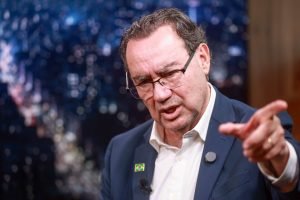 candidato-do-avante-a-presidencia-da-republica-escritor-augusto-cury-e-entrevistado-no-estudio-metropoles-12-scaled-1