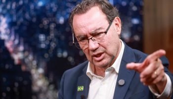 candidato-do-avante-a-presidencia-da-republica-escritor-augusto-cury-e-entrevistado-no-estudio-metropoles-12-scaled-1