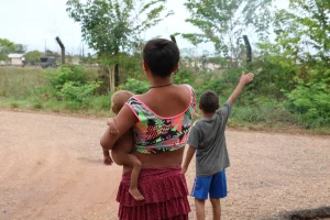 criancas-yanomami-rovena-rosa-2023-scaled-1