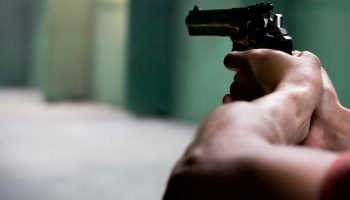 gun_2227646_1920-18079645
