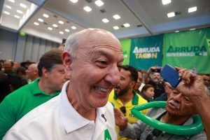 jose-roberto-arruda-chega-a-convencao-psd-avante-que-deve-homologar-sua-candidatura-ao-governo-do-distrito-federal-metropoles-3-scaled-1