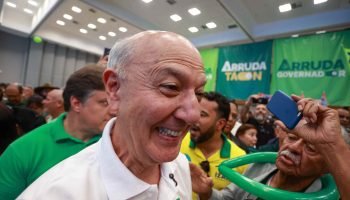 jose-roberto-arruda-chega-a-convencao-psd-avante-que-deve-homologar-sua-candidatura-ao-governo-do-distrito-federal-metropoles-3-scaled-1