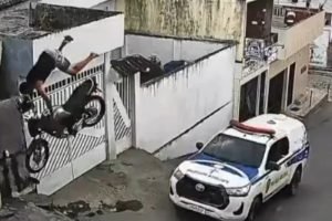 jovem-morre-apos-capotar-durante-fuga-da-pm