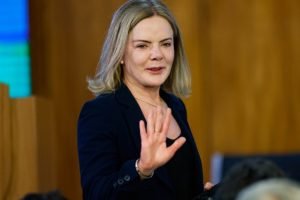 ministra_das_relacoes_institucionais__gleisi_hoffmann_na_sessao_em_que_o_congresso_nacional-34630919