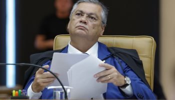 ministro-flavio-dino-durante-sessao-plenaria-do-stf-metropoles-1-scaled-1