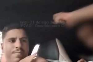 motorista-de-app-e-atacado-com-tesoura