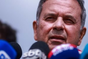 o-senador-rogerio-marinho-conversa-com-a-imprensa-apos-visitar-o-ex-presidente-jair-bolsonaro-na-papudinha-metropoles-212-scaled-1