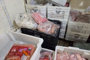 os-presos-moiam-coracao-suino-e-vendia-como-carne-moida-e-hamburguer