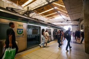 passageiros_metro_do_recife_trem_cbtu-832405 (1)