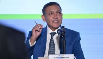 presidente-do-tribunal-superior-eleitoral-tse-ministro-kassio-nunes-marques-concede-entrevista-coletiva-apos-o-encerramento-da-apuracao-do-primeiro-turno-das-eleicoes-gerais-de-2026-2-scaled-1