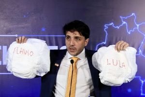 renan-santos-fraldas-lula-flavio-band-1200x675-1