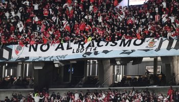 river-torcedor-morre-estadio